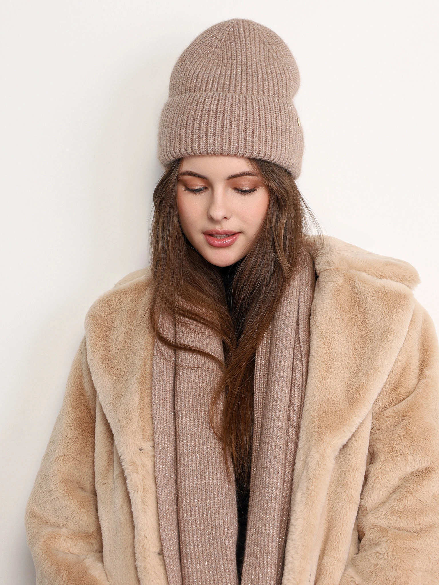 Шапка-капор с пайетками в ассортименте